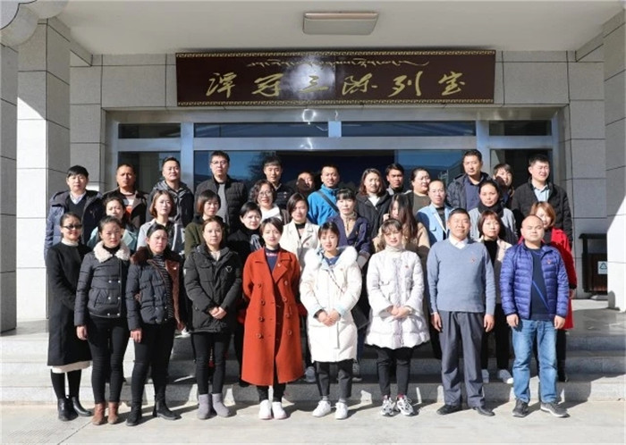 西藏阜康醫療黨委組織參觀譚冠三紀念館